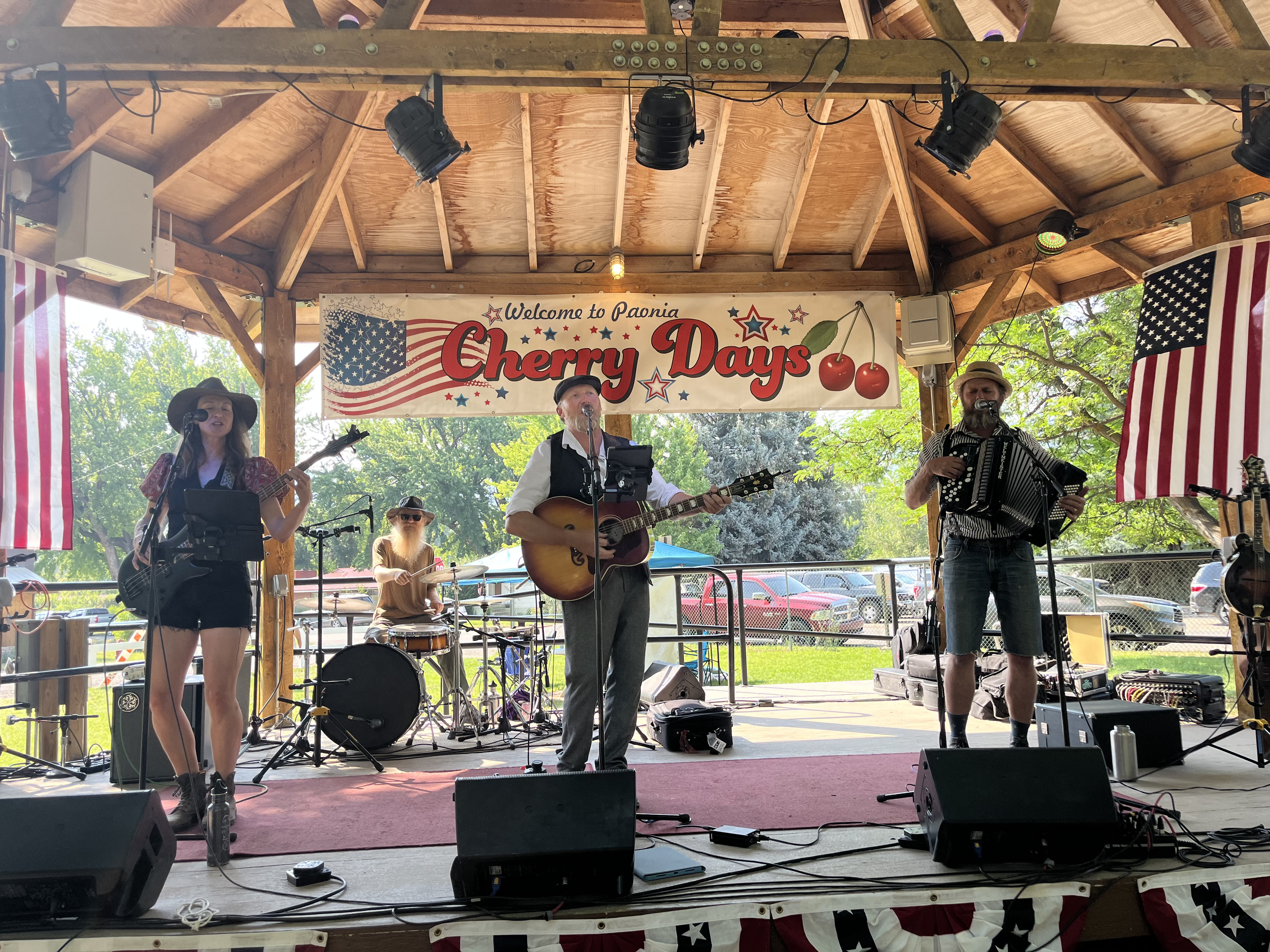 The Scrapper Jacks performing